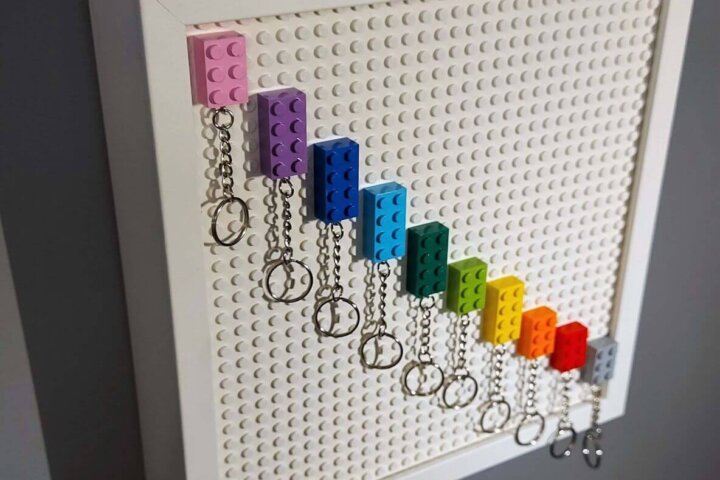 LEGO kulcstartó tartó szekrény